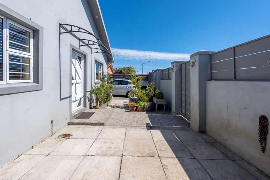 4 Bedroom Property for Sale in Grassy Park Western Cape